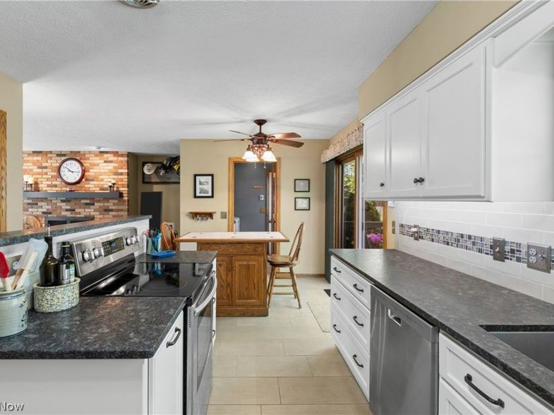 1675 Chatham Avenue NE, North Canton, OH 44720 Photo 7