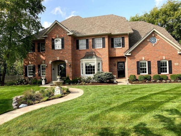 210 Persimmon Drive , St. Charles, IL 60174