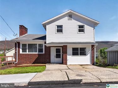 2 E CENTER STREET, NESQUEHONING, PA 18240