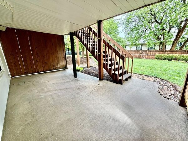 204 NE 6th Street, Blue Springs, MO 64014