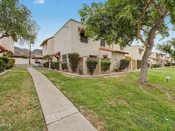 8841 N 12TH Place, Phoenix, AZ 85020