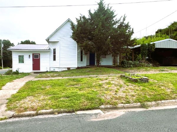 130 E Chickasaw Street , Tahlequah, OK 74464