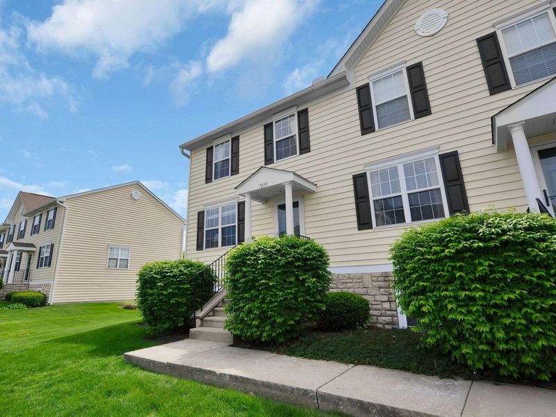 7235 Colonial Affair Drive, Unit 12, New Albany, OH 43054 Photo 2