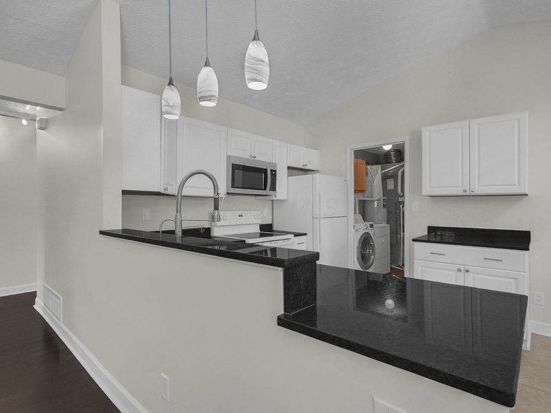 8648 Seabright Drive, Powell, OH 43065 Photo 12