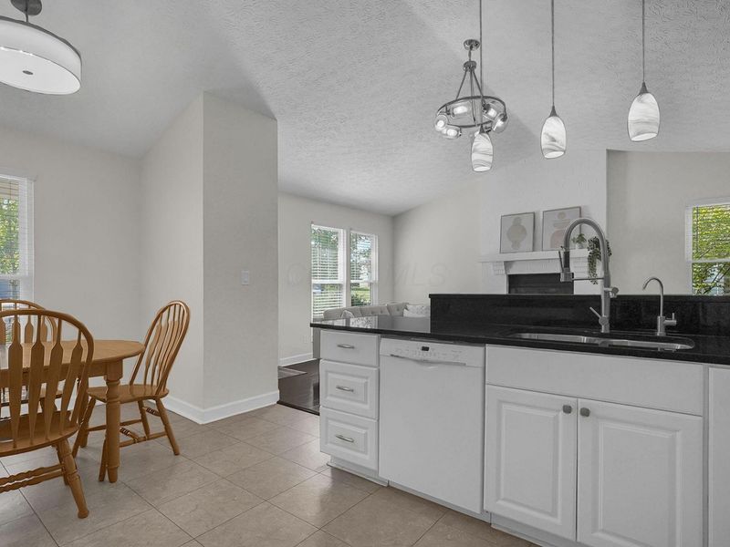 8648 Seabright Drive, Powell, OH 43065 Photo 4