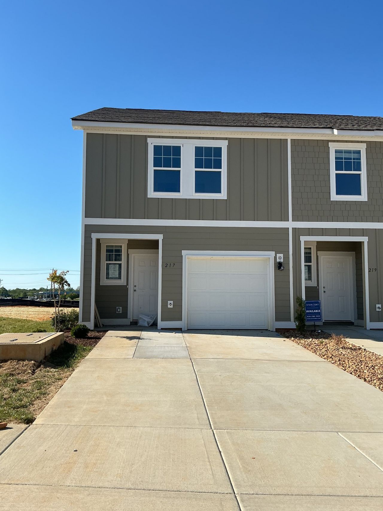 217 Darlington Drive, Dickson, TN 37055 Main Photo