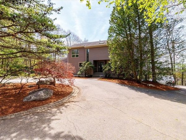 35 Hickory Dr, Worcester, MA 01609