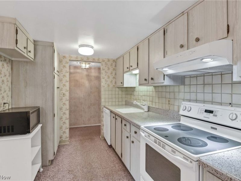4849 Grace Road, Unit 122, North Olmsted, OH 44070 Photo 12