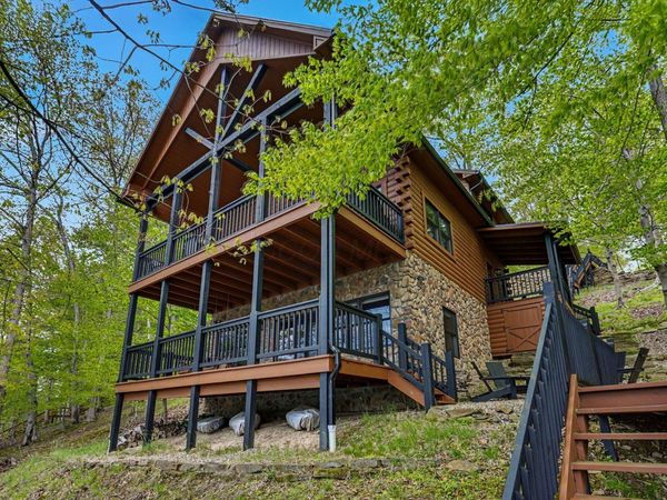 653 Natchez Lane, Sugar Grove, OH 43155