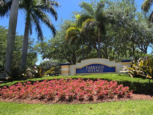 2806 S Evergreen Circle, Boynton Beach, FL 33426