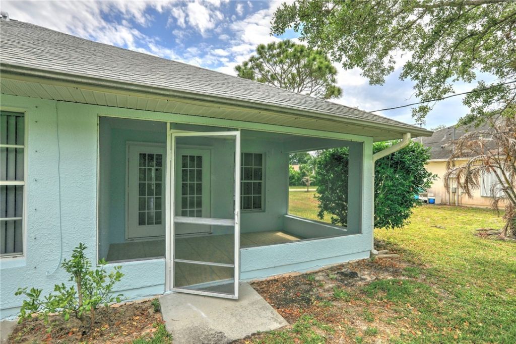 11187 Airport Drive, Sebastian, FL 32958 Photo