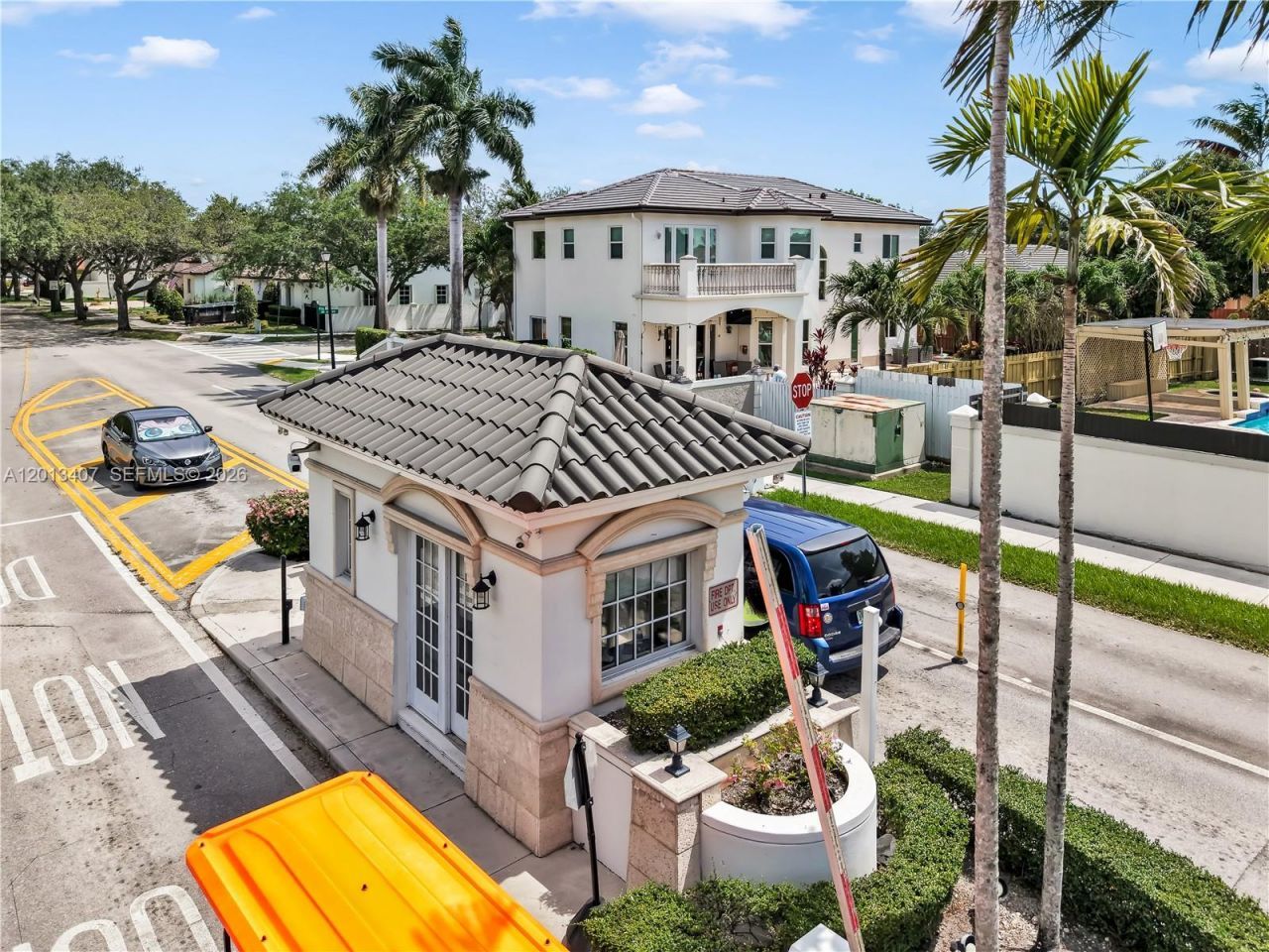 16101 NW 79th Ct, Miami Lakes, FL 33016 Photo