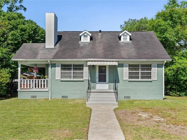 300 Thornhill Circle, Mobile, AL 36606