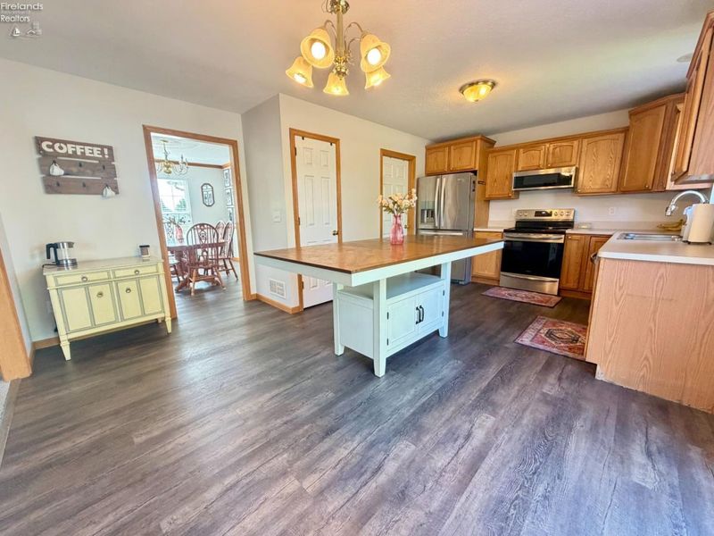 530 Parkside Reserve Street, Wellington, OH 44090 Photo 6