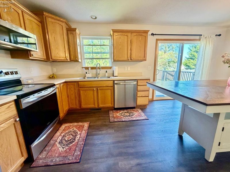 530 Parkside Reserve Street, Wellington, OH 44090 Photo 8