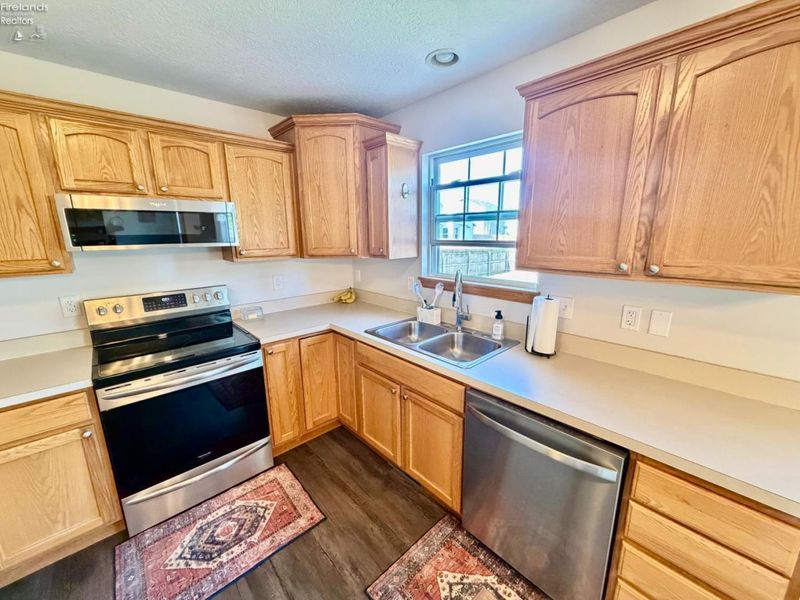 530 Parkside Reserve Street, Wellington, OH 44090 Photo 9