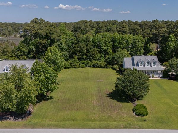757 Comet Drive , Beaufort, NC 28516