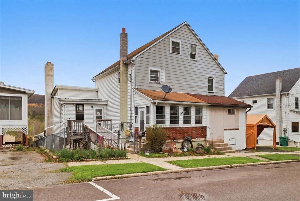 831- 833 E RIDGE STREET , LANSFORD, PA 18232