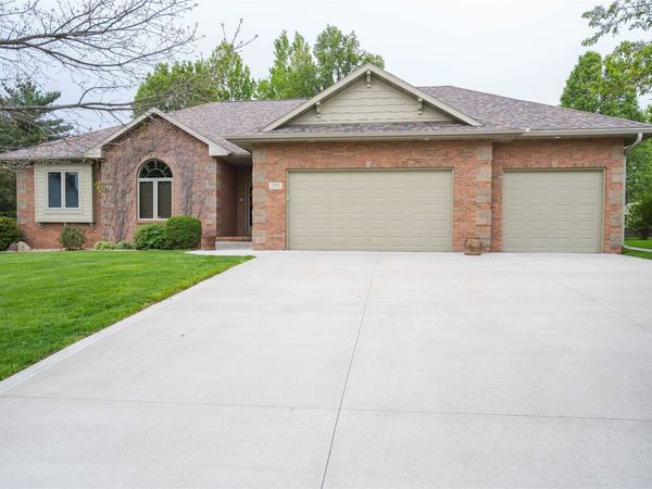 7488 Ashley Drive, Johnston, IA 50131