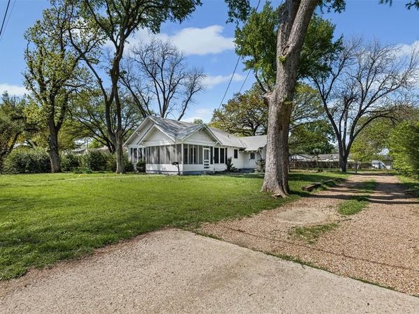 1111 Park Drive , Hillsboro, TX 76645
