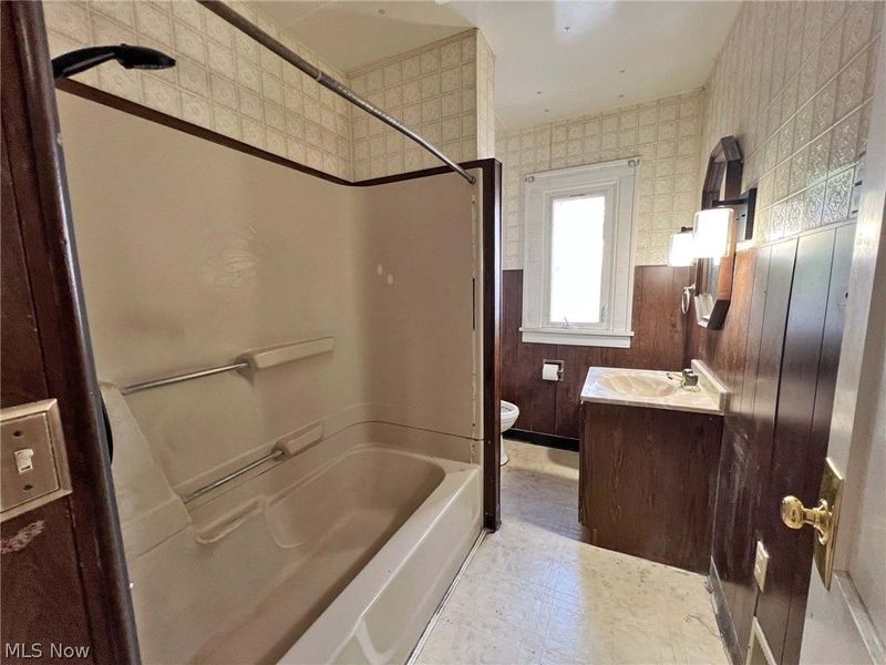 2464 4th Street, Cuyahoga Falls, OH 44221 Photo 18