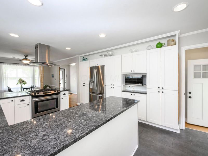 3131 Redding Road, Columbus, OH 43221 Photo 9
