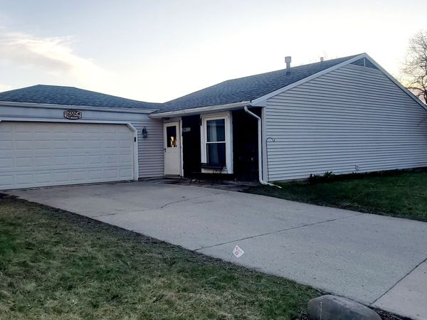 202 Highbury Drive , Elgin, IL 60120
