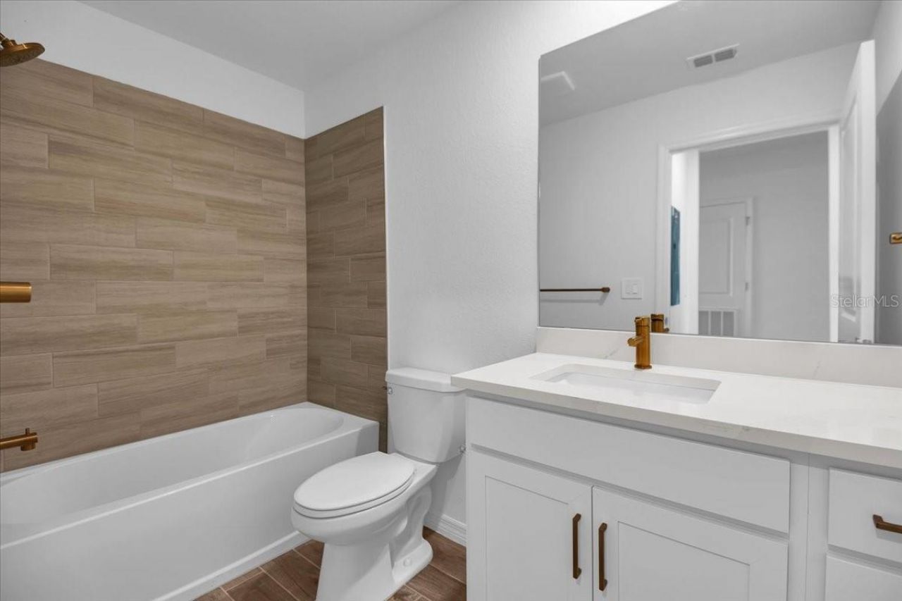 19116 Scallop Loop, Unit 203, Bradenton, FL 34211 Photo
