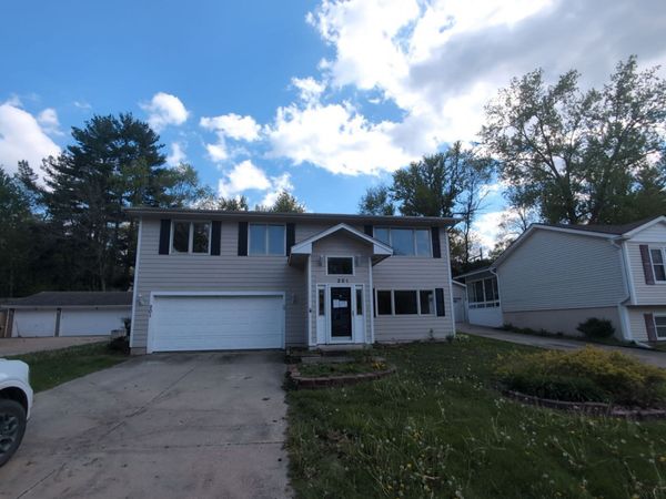 201 E Caulder Circle, Des Moines, IA 50315