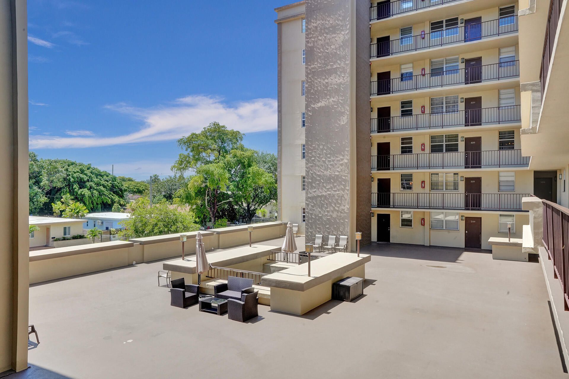 1811 Jefferson Street, Unit 404, Hollywood, FL 33020 Photo