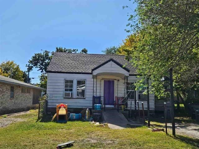706 SW Mckinley Ave, Lawton, OK 73501 Main Photo