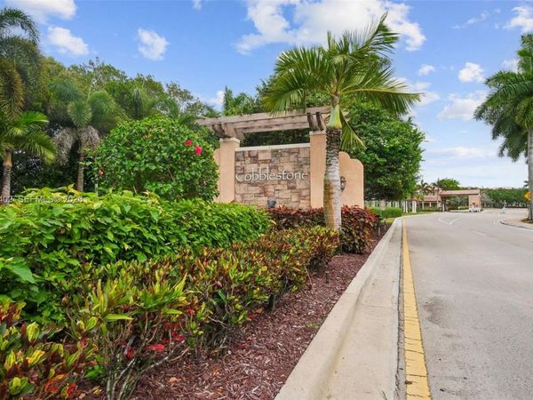 1049 SW 147th Ave, Unit 5607, Pembroke Pines, FL 33027