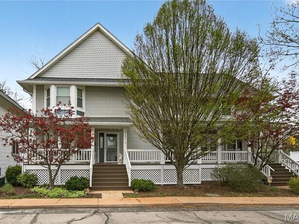 1187 Hawken Place , Webster Groves, MO 63119