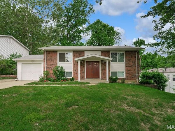 1357 Glenstone Drive, Maryland Heights, MO 63043