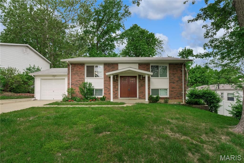 1357 Glenstone Drive , Maryland Heights, MO 63043 Main Photo
