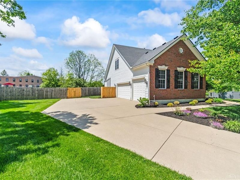 679 Towncrest Drive, Beavercreek, OH 45434 Photo 4
