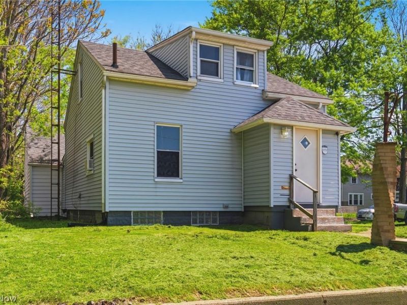 1646 Royal Avenue NE, Canton, OH 44705 Photo 2