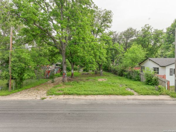 607 15th, Hondo, TX 78861