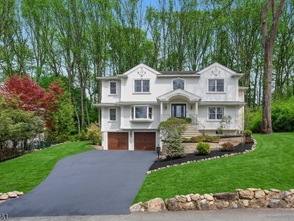 15 Malcolm Pl, Mahwah, NJ 07430
