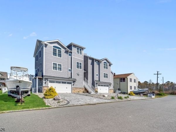 6 Capstan Rd, Ocean, NJ 08758