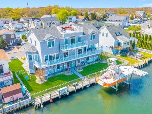 6 Capstan Rd, Ocean, NJ 08758