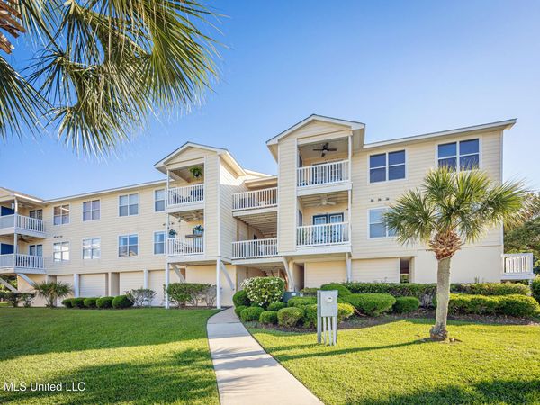 2421 Beachview Drive, Ocean Springs, MS 39564