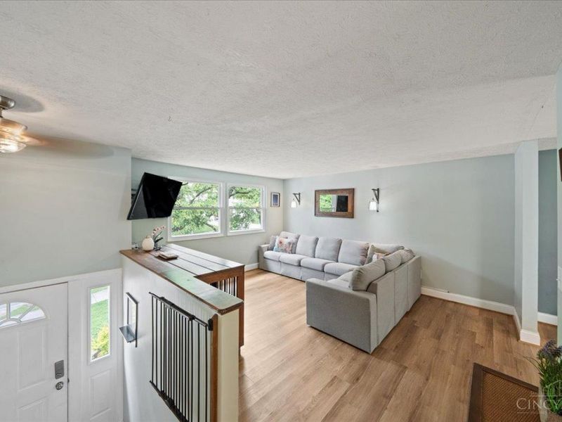 6771 Kentford Court, Cincinnati, OH 45233 Photo 3