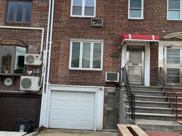 5314 194th Street , Fresh Meadows, NY 11365