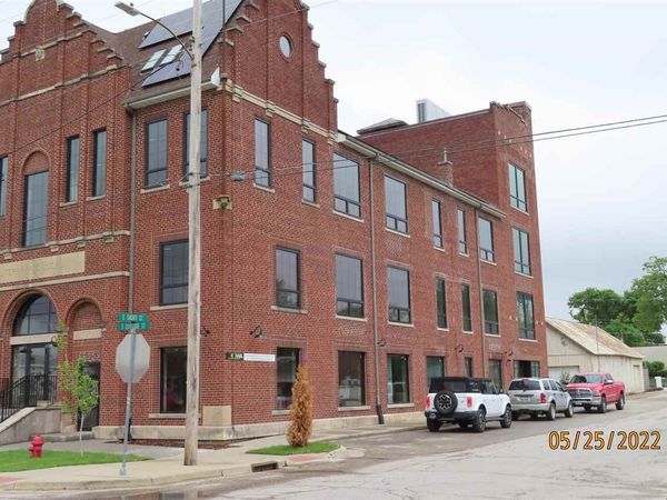 130 S Dubuque St, Unit 305, Solon, IA 52333