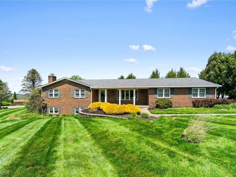 49325 S Park Circle, East Liverpool, OH 43920 Photo 1