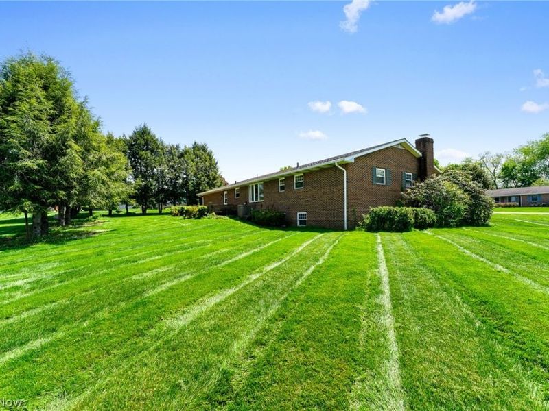 49325 S Park Circle, East Liverpool, OH 43920 Photo 24