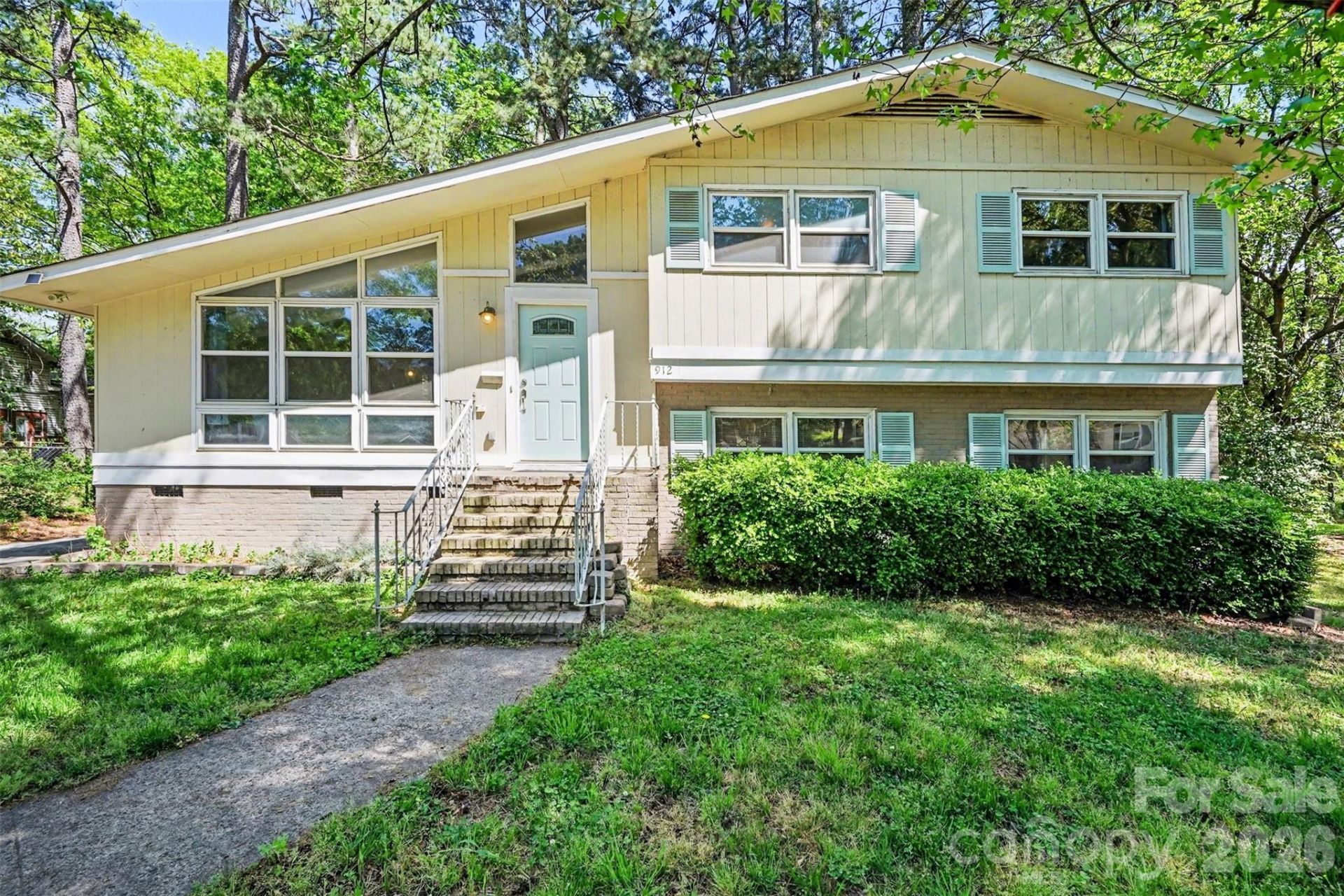 912 Bannister Place, Charlotte, NC 28213 Main Photo