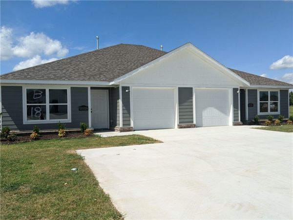 605 W Loren Drive , Unit A, Siloam Springs, AR 72761