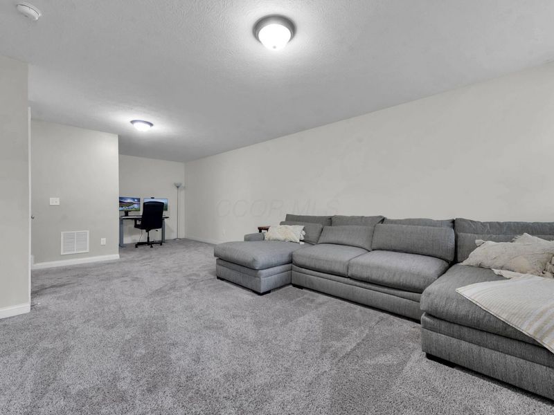 837 Holly Farms Drive, Unit 837, Blacklick, OH 43004 Photo 33